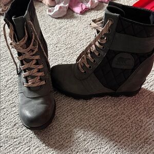 Sorel Quilted Lace-Up Wedge Boot in Gray with Cream Laces